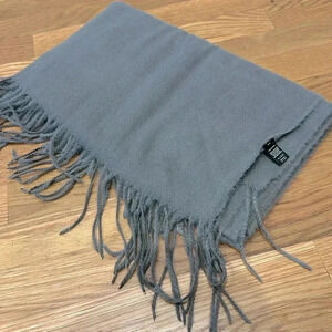 Grey Scarf‎